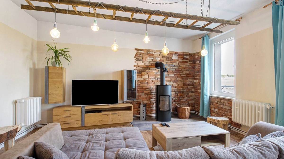 Mucheln House | Holiday Home 'Abendsonne' with Private Terrace, Private Garden and Wi-Fi