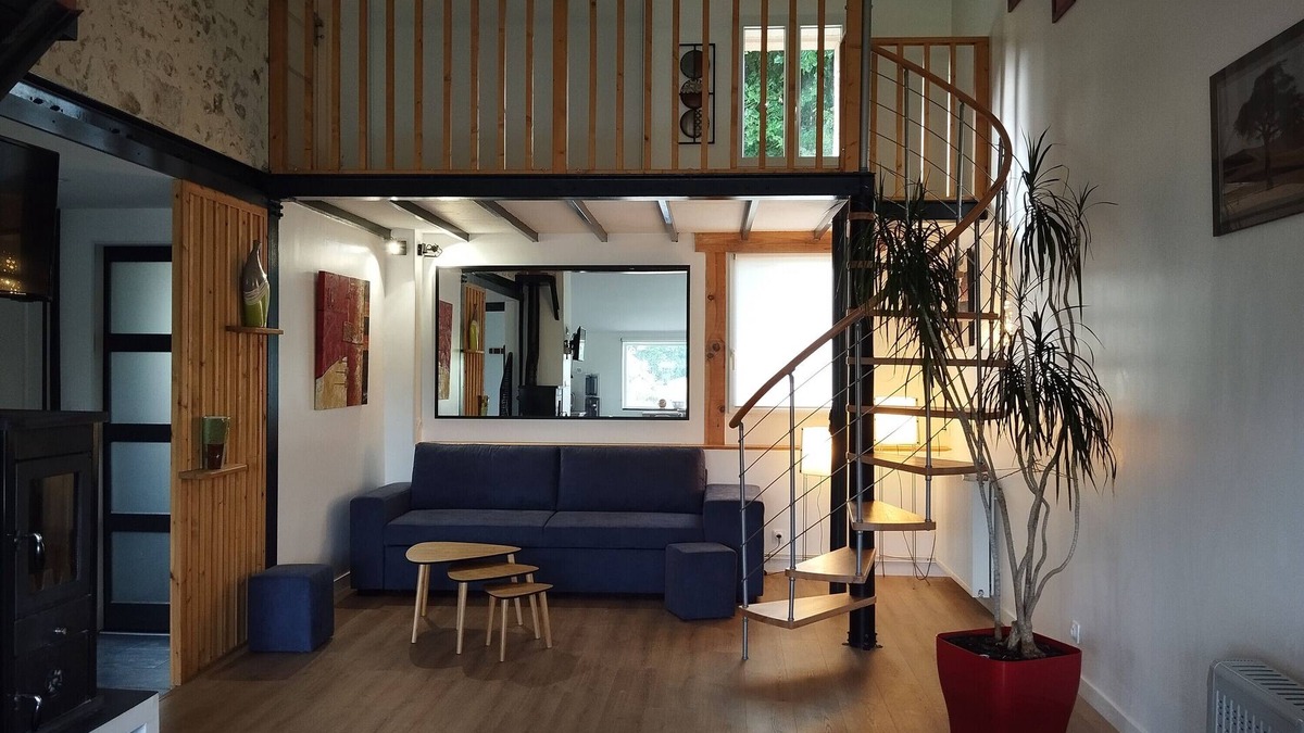 Notre-Dame-de-Sanilhac House | Holiday Home 'De Peyrinet' with Private Terrace, Garden and Air Conditioning