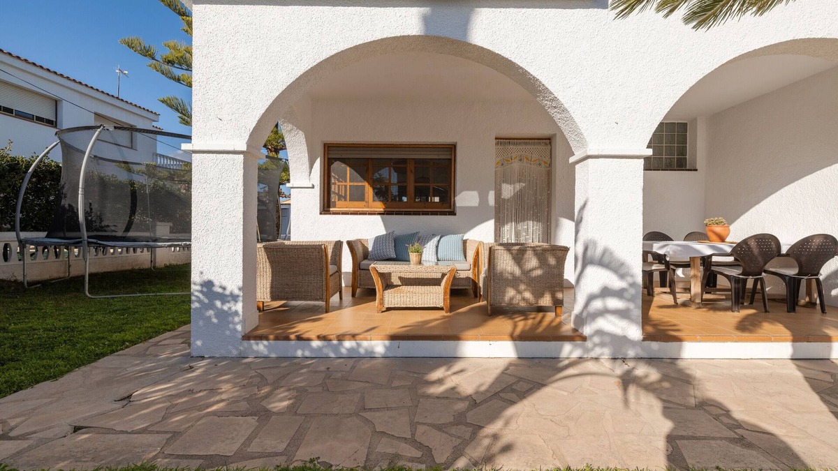 Alcanar House | Holiday Home 'Deltabahia' with Shared Pool, Wi-Fi and Air Conditioning
