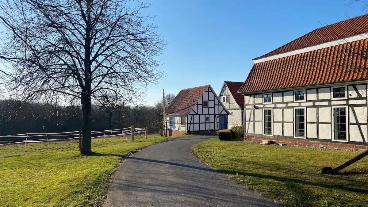 Wanfried House | Holiday Home 'Deputatshaus Auf Dem Gut Marienhof' with Private Terrace, Shared Garden and Wi-Fi