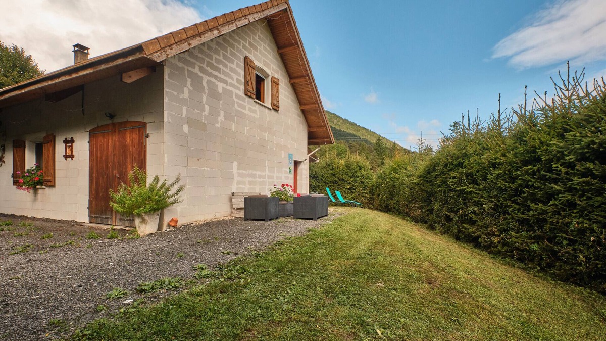 Treminis House | Holiday Home 'Des Granges' with Mountain View, Private Terrace and Wi-Fi