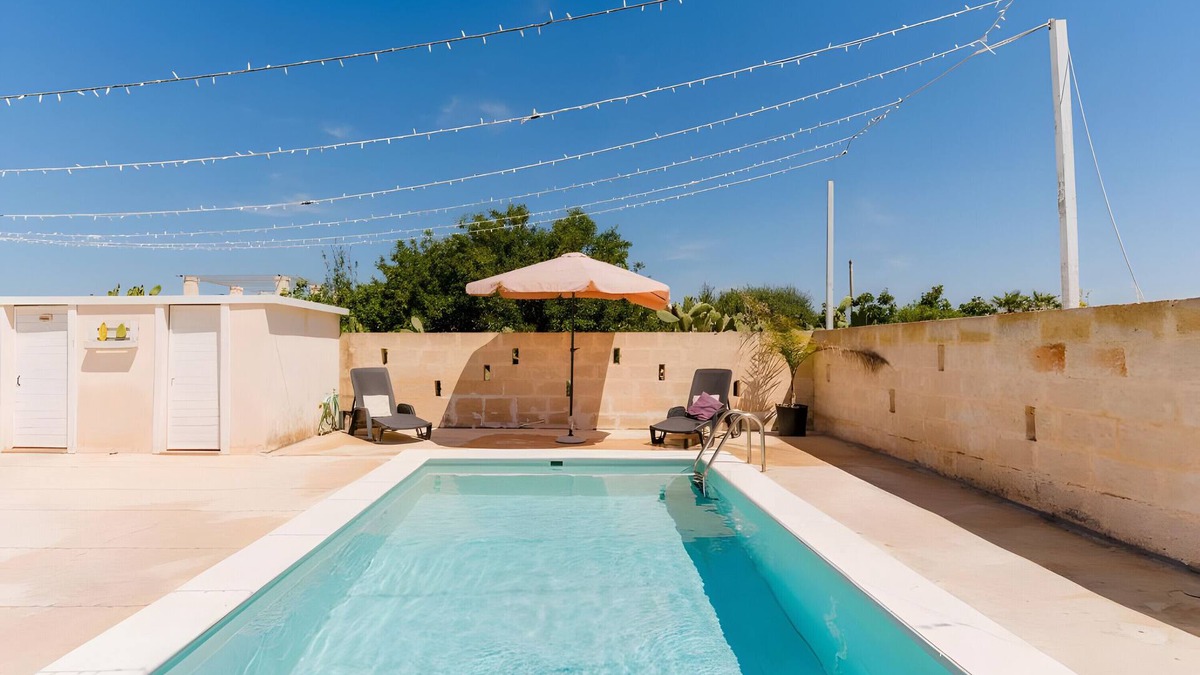 Torre Ovo House | Holiday Home 'Dilauro Con Piscina 1' with Shared Pool, Shared Terrace and Air Conditioning