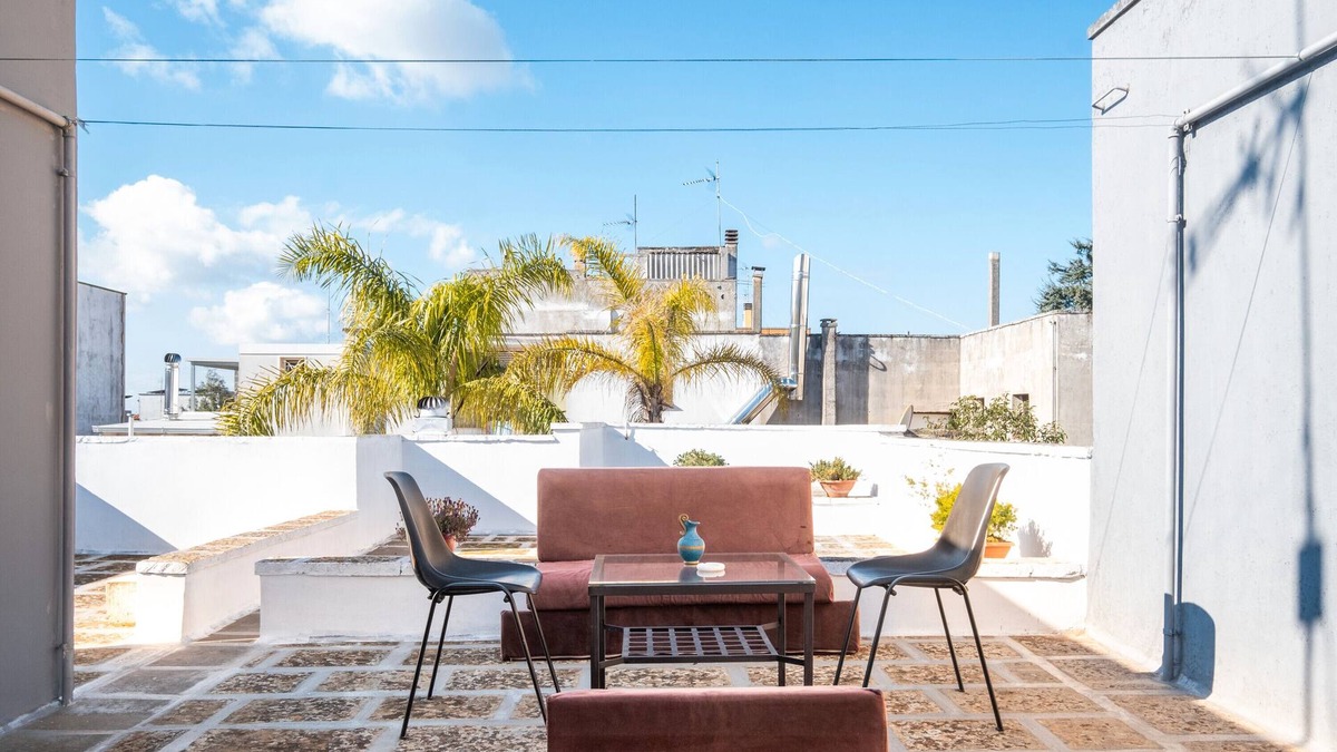 Noha House | Holiday Home 'Dimora Sophie' with Private Terrace, Wi-Fi and Air Conditioning