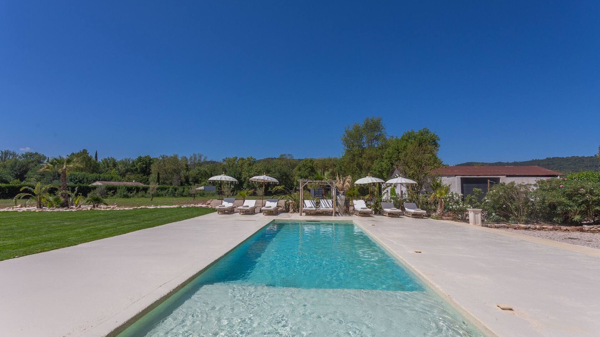 Le Luc House | Holiday Home 'Domaine Montserrat' with Mountain View, Private Pool and Wi-Fi