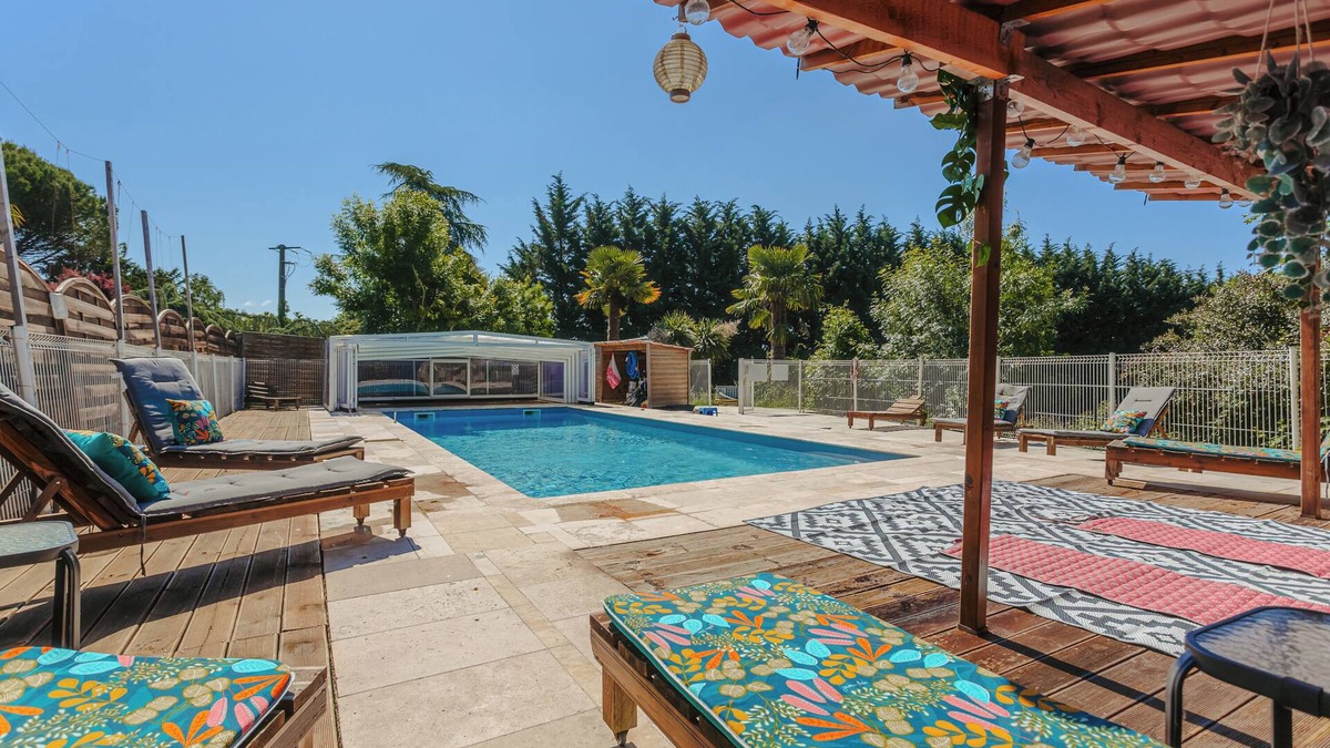 Genouille House | Holiday Home 'Du Parc' with Lake View, Wi-Fi and Air Conditioning