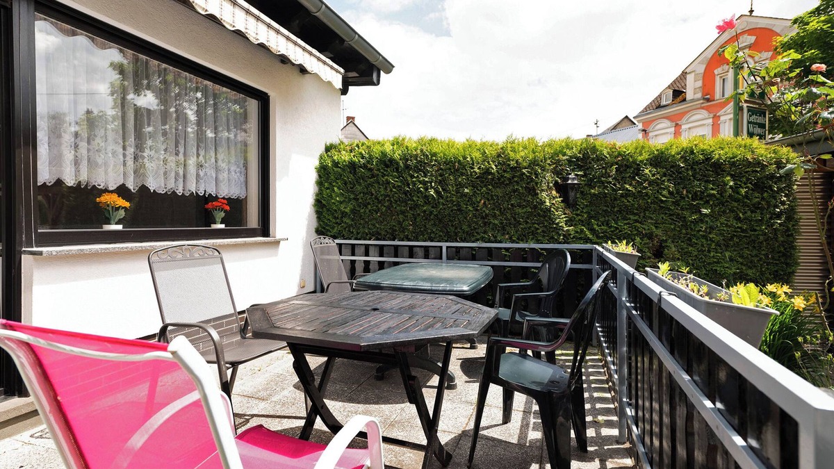 Kaisersesch House | Holiday Home 'Eiffelperle' with Private Terrace, Garden, Infrared Sauna and Wi-Fi