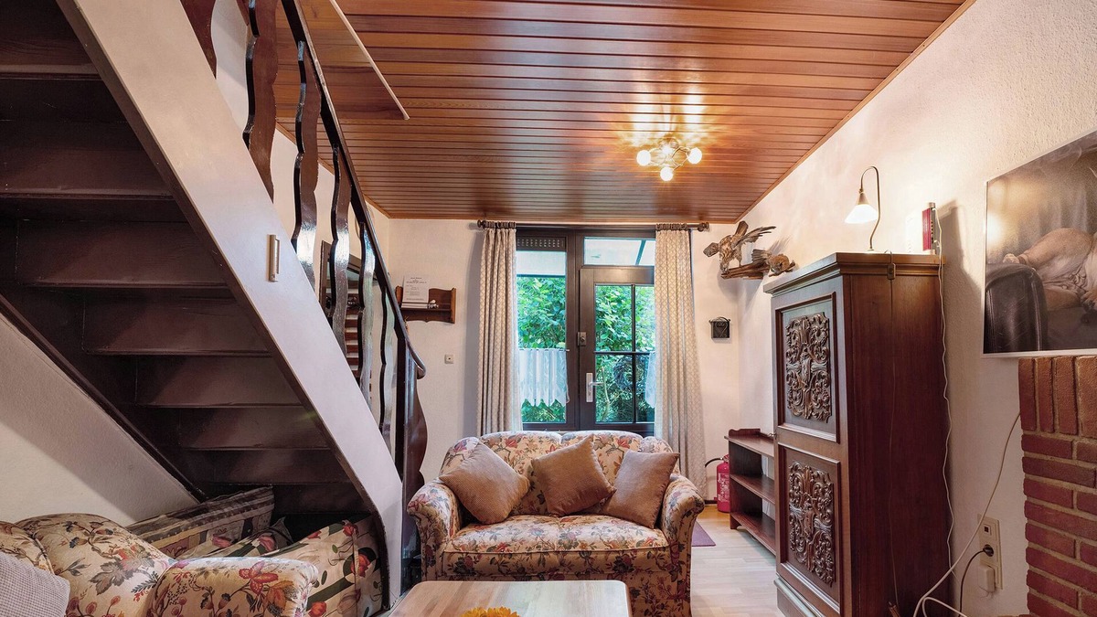 Nettersheim House | Holiday Home "Eine Quelle der Ruhe und Erholung" with Terrace, Garden & Wi-Fi