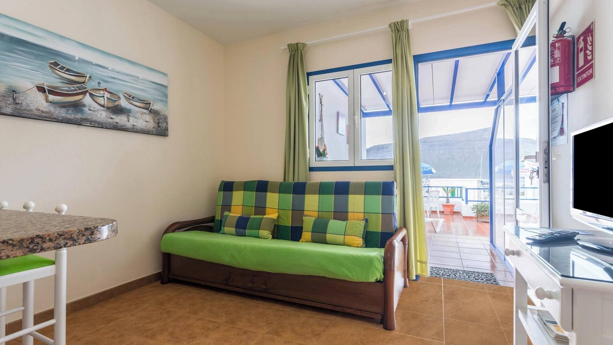 Caleta de Sebo House | Holiday Home "El Sombrerito 5" with Terrace & Wi-Fi