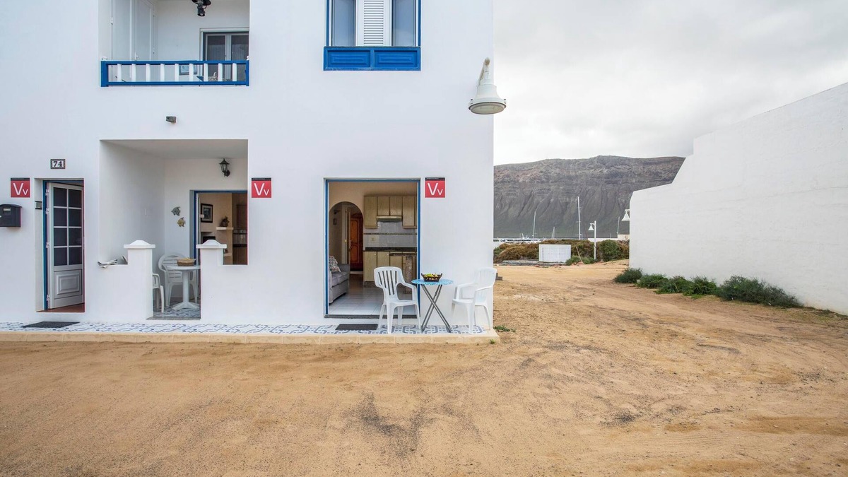 Caleta de Sebo House | Holiday Home "El Sombrerito 3" Very Close to the Sea with Wi-Fi