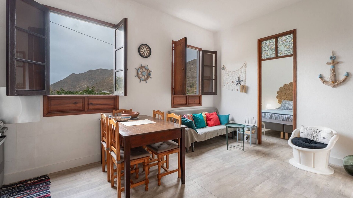 Hermigua House | Holiday Home 'El Hoyo' with Mountain View, Private Terrace and Wi-Fi