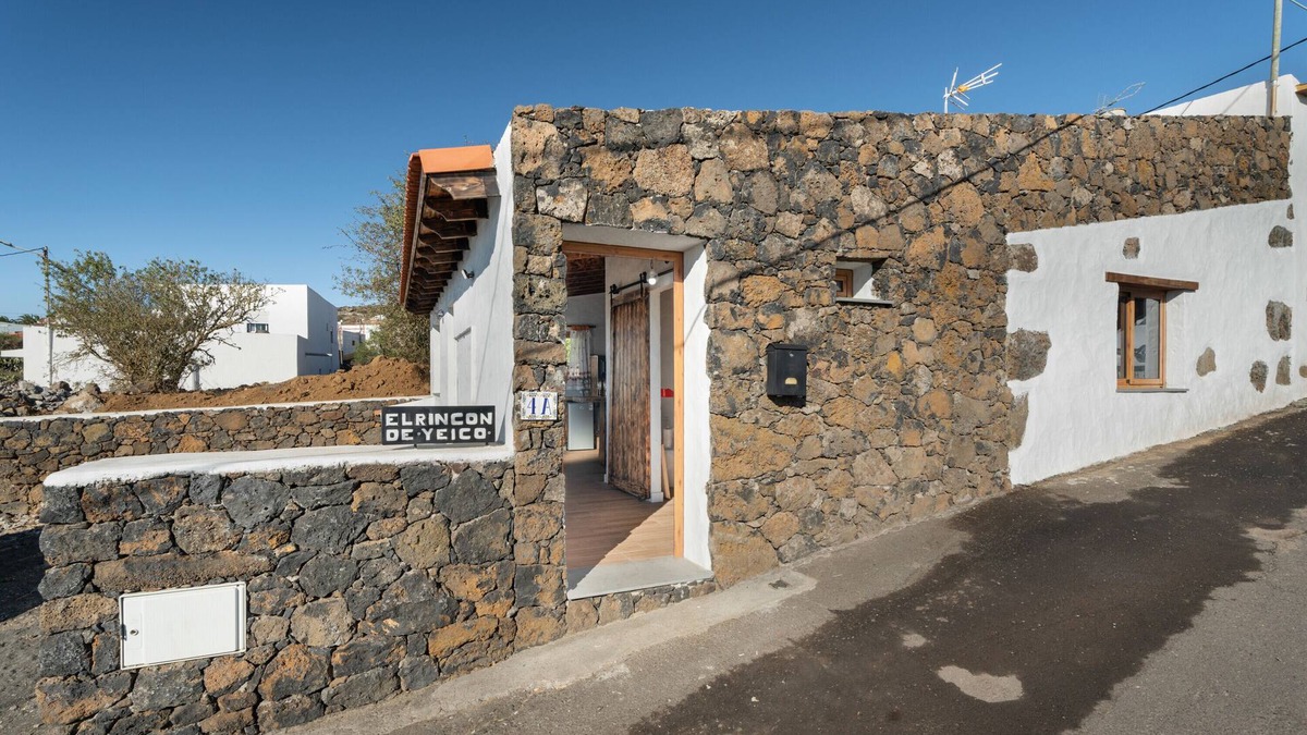 Isora House | Holiday Home 'El Rincón De Yeico' with Mountain View, Private Terrace and Wi-Fi