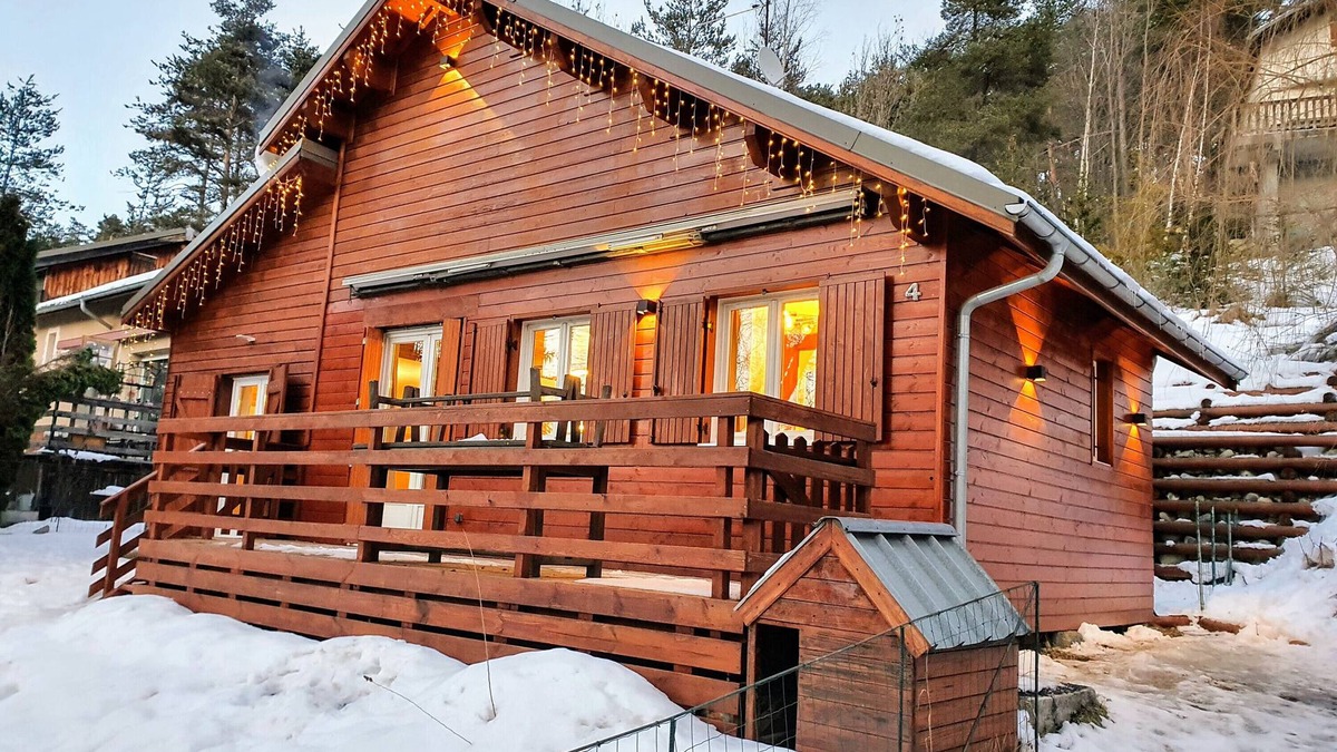 Seyne House | Holiday Home 'Entier Avec Spa 6 Personnes' with Mountain View, Wi-Fi and Air Conditioning