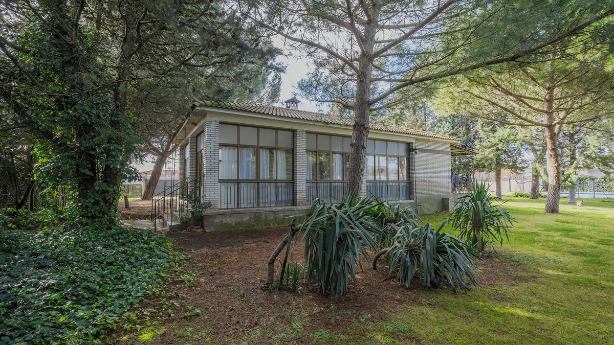 Cuellar House | Holiday Home 'La Casa De Arroyo' with Private Pool and Private Terrace