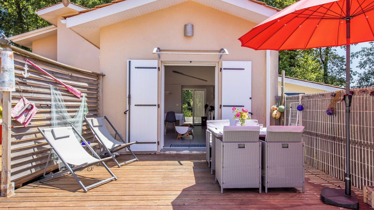 Ares House | Holiday Home 'Escapades Marines' with Private Terrace, Wi-Fi and Air Conditioning