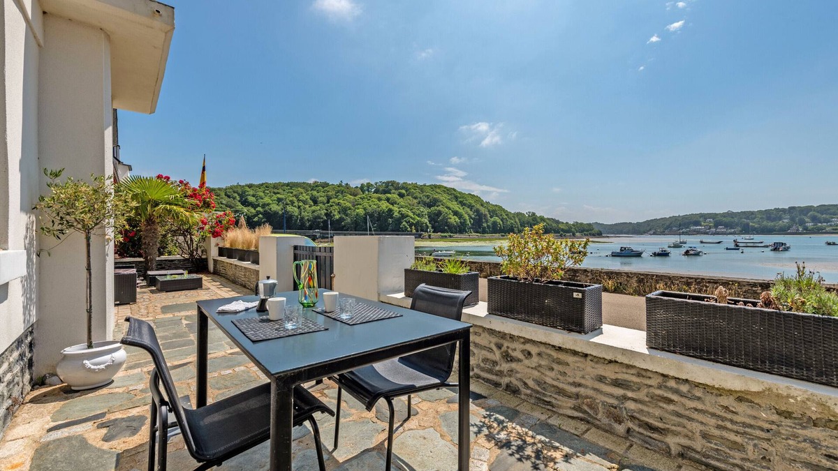 Plouezoch House | Holiday Home 'Évasion Marine Face À La Mer' with Sea View, Private Terrace and Wi-Fi