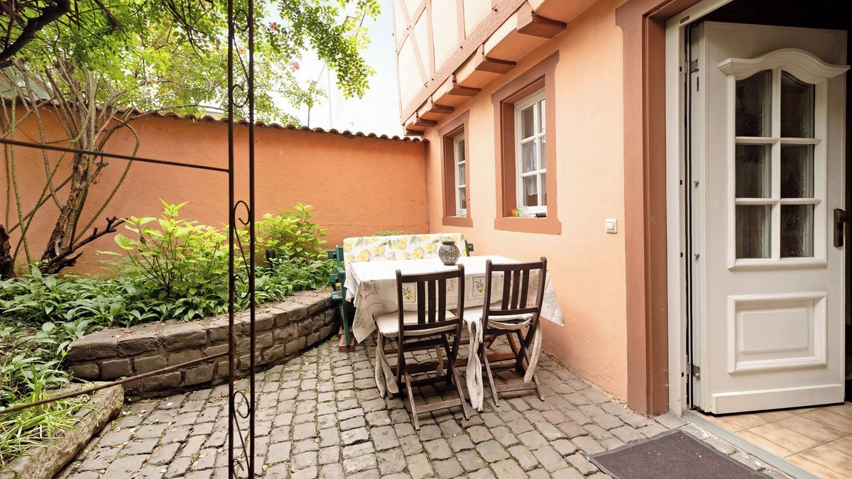 Bad Kreuznach House | Holiday Home 'Ferienhäuschen Am Fischertor' with Private Terrace, Private Garden and Wi-Fi