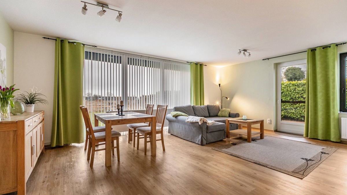 Wesselburen House | Holiday Home 'Ferienhaus Dunklau' with Shared Garden and Wi-Fi