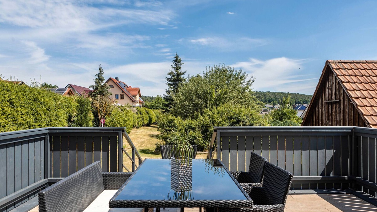 Petersberg House | Holiday Home 'Ferienhaus Barockhaus Fulda' with Private Terrace, Private Garden and Wi-Fi