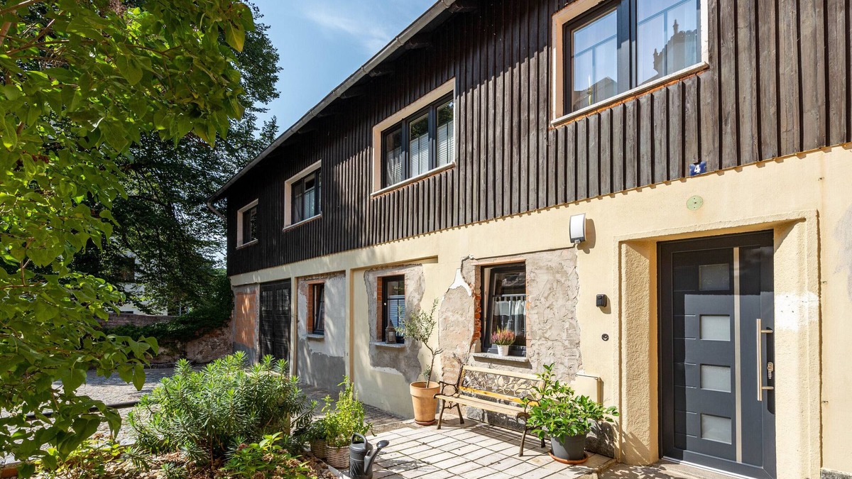 Bautzen House | Holiday Home 'Ferienhaus Unterm Schloss' with Balcony and Wi-Fi