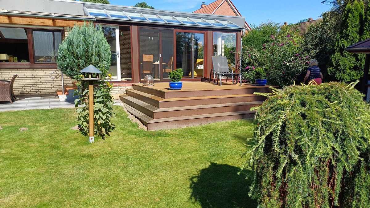 Meldorf House | Holiday Home 'Ferienhaus Timm' with Private Terrace, Shared Garden and Wi-Fi