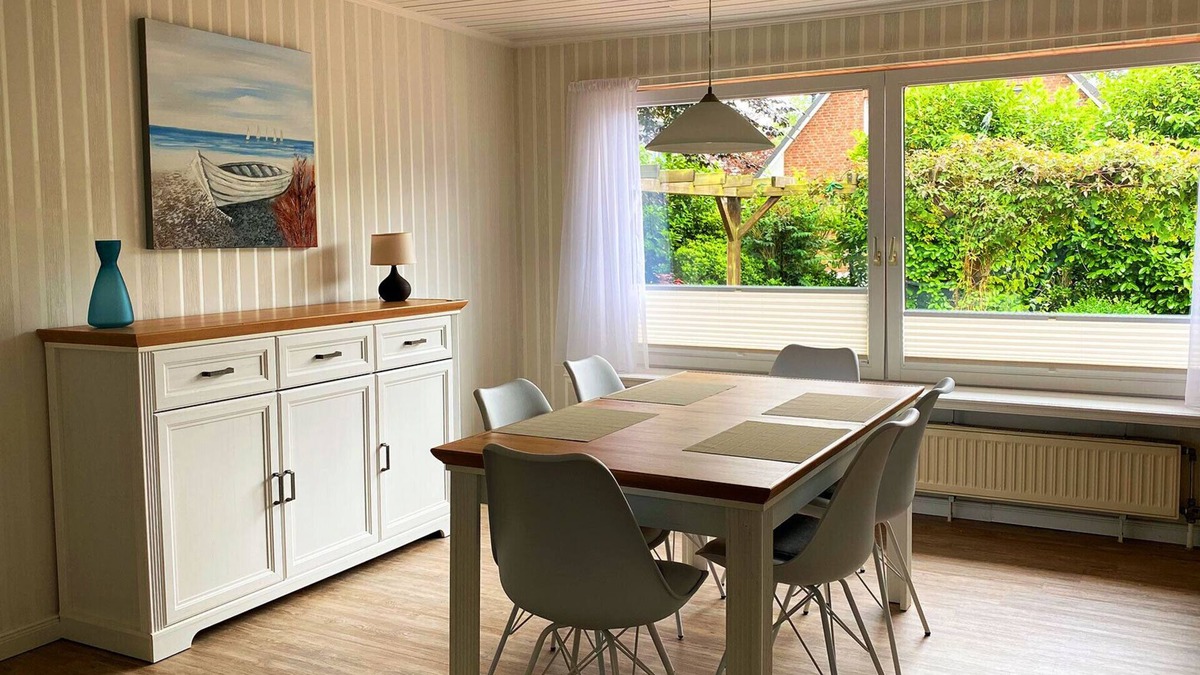 Leck House | Holiday Home 'Ferienhaus Emeis' with Terrace, Garden and Wi-Fi