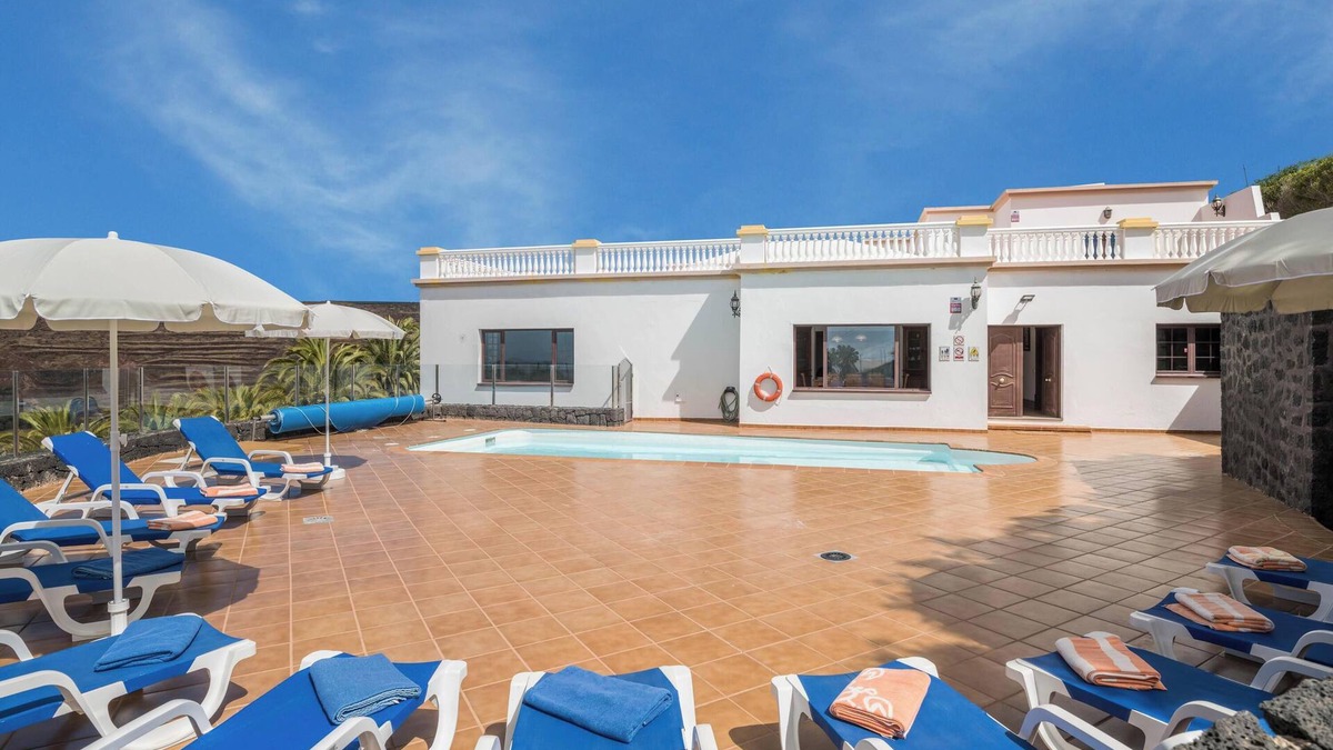 Los Valles Villa | Holiday Home ‘Finca Bellavista’ with Sea View, Pool, Garden & Terraces