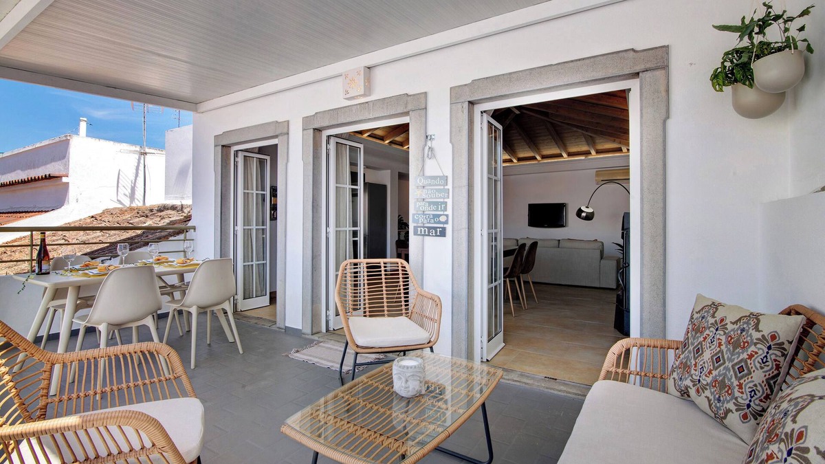 Tavira Apartment | Holiday Home 'Flor De Sol House' with Private Terrace, Wi-Fi and Air Conditioning