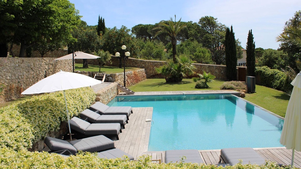 Bagnols-en-Foret House | Holiday home in Bagnols-en-Forêt with pool