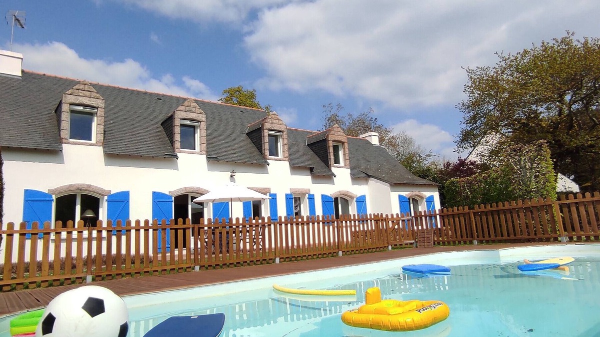 La Trinite-sur-Mer House | Holiday Home 'Madig Azul - Maison' with Private Pool, Private Terrace and Wi-Fi