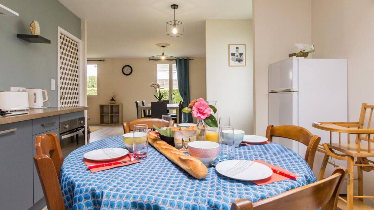 Sainte-Mere-Eglise Cottage | Holiday Home in Sainte-Mère Église, Private Garden