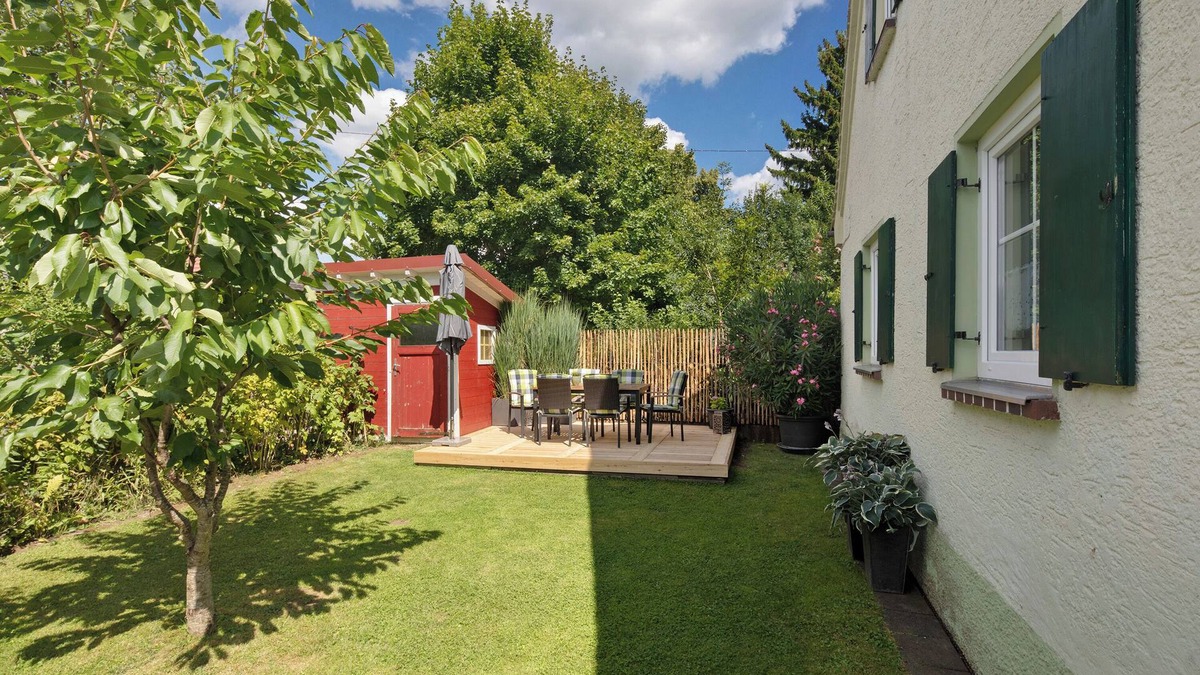 Rofingen House | Holiday Home 'Frieda' with Private Garden and Wi-Fi