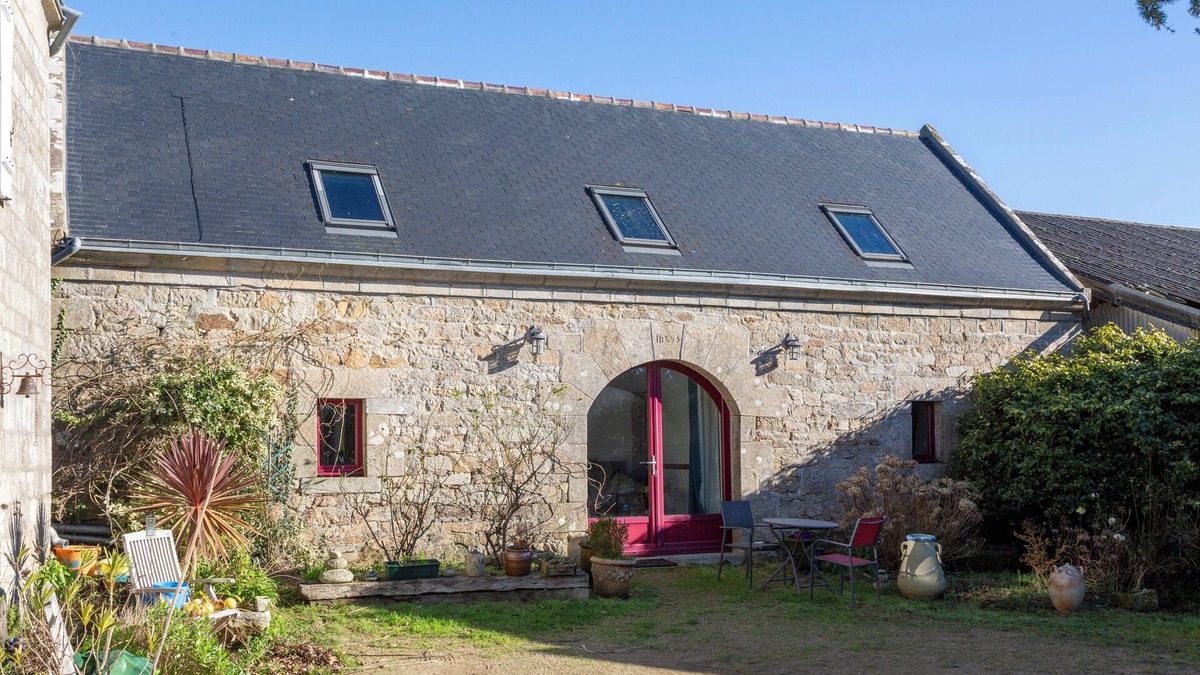Cleden-Cap-Sizun House | Holiday Home 'Gîte de la Ferme - La Pointe Du Raz' with Shared Garden