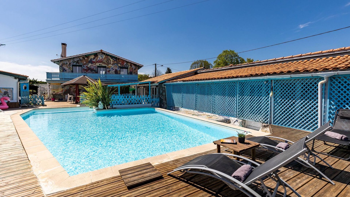 Gaillan-en-Medoc House | Holiday Home "Gîte 2 à la Maison Mosaïc" with Shared Pool & Wi-Fi
