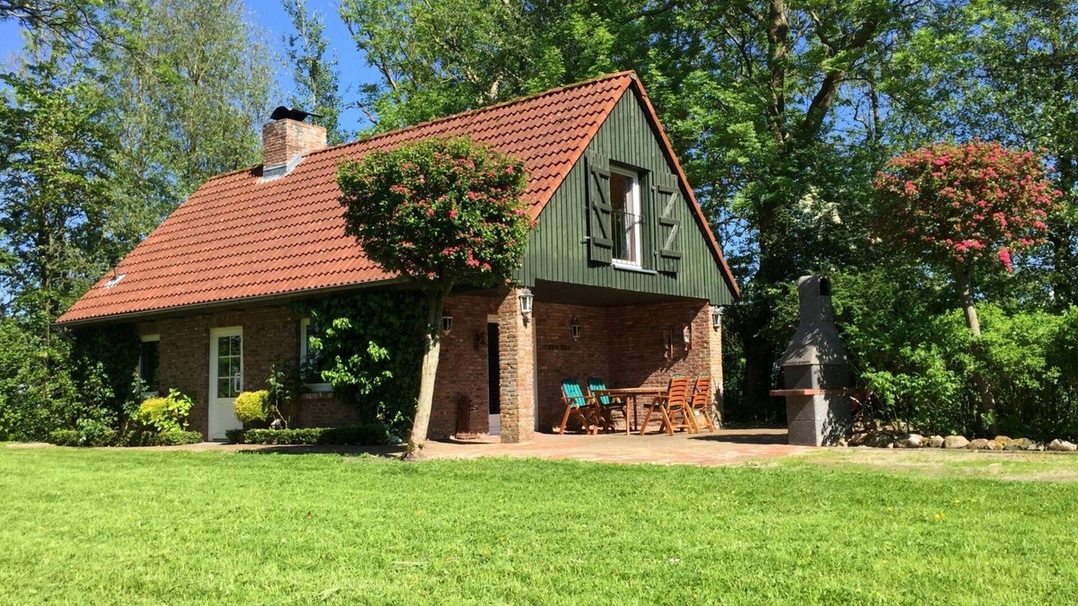 Karolinenkoog House | Holiday Home 'Gänsehaus' with Private Terrace and Private Garden