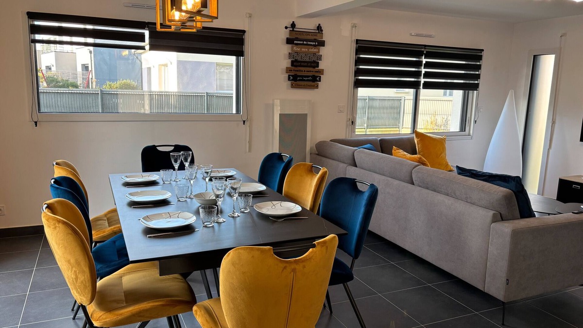 Pleumeur-Bodou House | Holiday Home 'Garogwen By Madame Est Servie' with Private Terrace, Private Garden and Wi-Fi