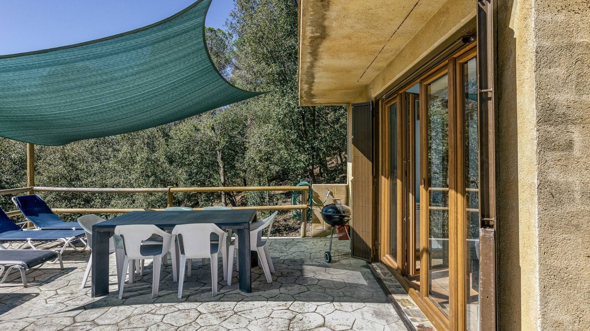 Santa Pellaia House | Holiday Home 'Gavarres2' with Mountain View, Private Pool and Private Terrace