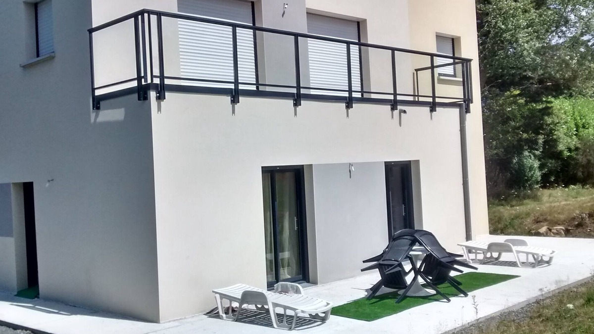Pleumeur-Bodou House | Holiday Home "Gite Jours Tranquilles" with Private Terrace and Wi-Fi