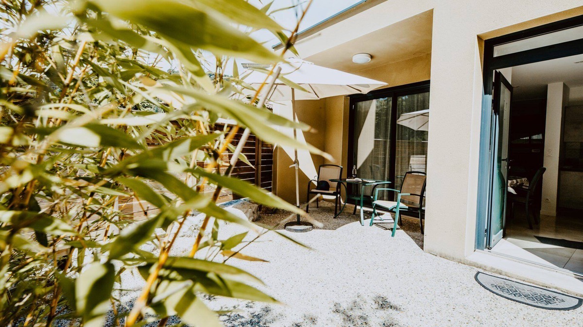 Vals-les-Bains Apartment | Holiday Home 'Gite Villa T1' with Shared Pool, Wi-Fi and Air Conditioning