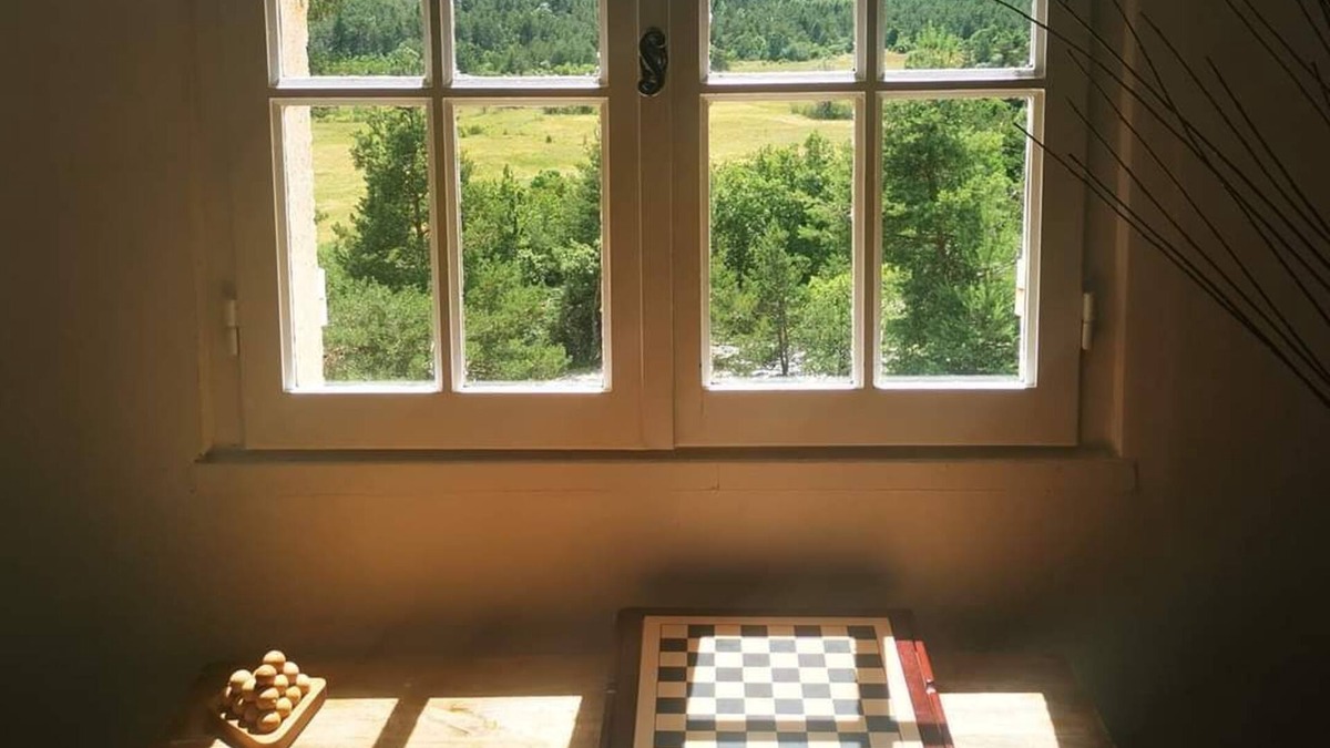 Soleilhas House | Holiday Home 'Gite Des Restanques' with Mountain View, Private Terrace and Wi-Fi