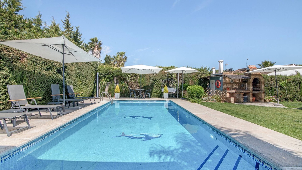 Aljaraque House | Holiday Home 'Golf Azul' with Shared Pool, Wi-Fi and Air Conditioning