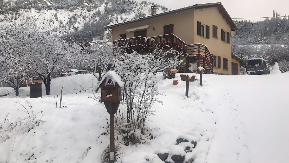 Pra Loup House | Holiday Home 'Grand Chalet Jourdan' with Mountain View, Private Terrace and Wi-Fi