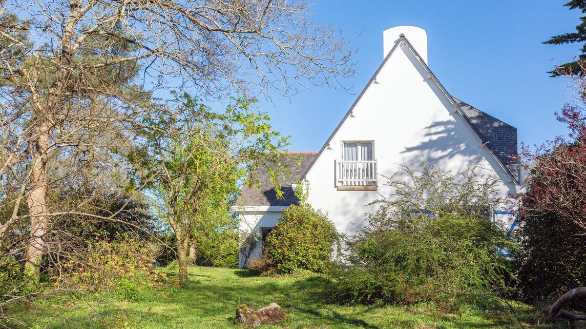 Douarnenez House | Holiday Home 'Grande Maison Familiale' with Private Terrace and Private Garden