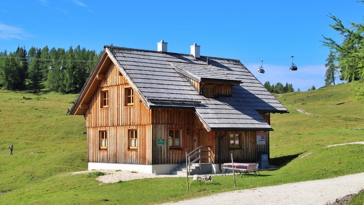 Tauplitz Cabin | Holiday Home 'Große Winklerhütte' with Mountain View and Private Garden