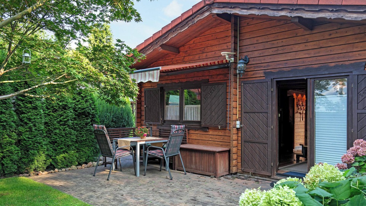 Gruenau House | Holiday Home 'Haus Cürsgen - Blockhaus Jana' with Private Terrace and Wi-Fi