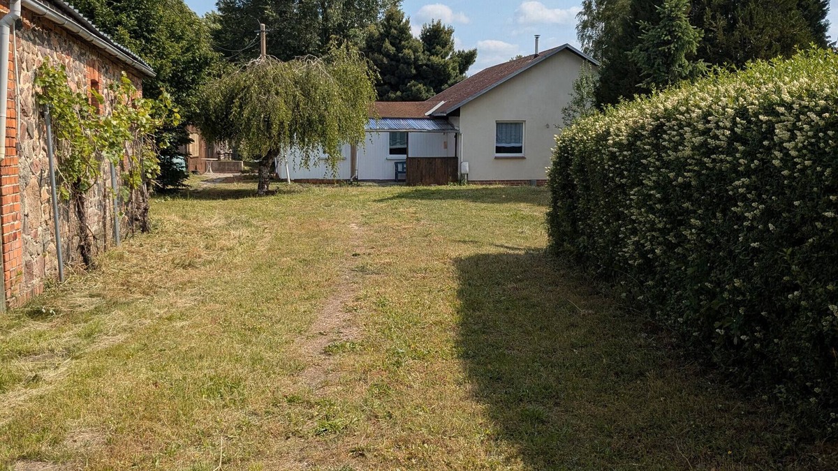 Calau House | Holiday Home 'Haus Im Grünen' with Private Terrace, Shared Garden and Wi-Fi