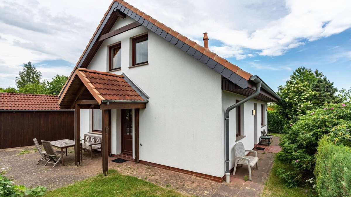 Lauterbach House | Holiday Home 'Haus Seeblick' with Sea View, Private Terrace and Wi-Fi
