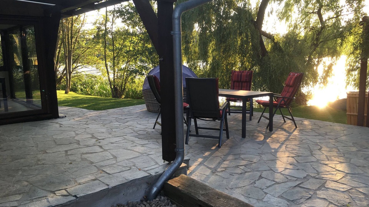 Bestensee House | Holiday Home 'Häuschen Direkt Am See Mit Sauna' with Lake View, Private Pool and Wi-Fi