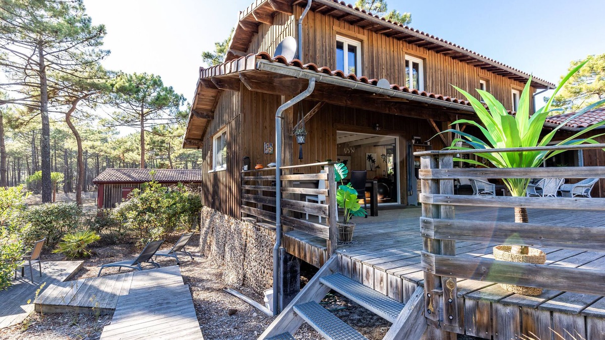 Carcans Plage House | Holiday Home 'House 500m from the Ocean Carcans' with Garden & Wi-Fi