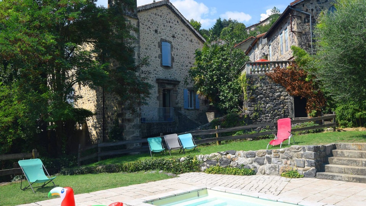 Pont-de-Labeaume House | Holiday Home in Ardèche with Pool & Garden