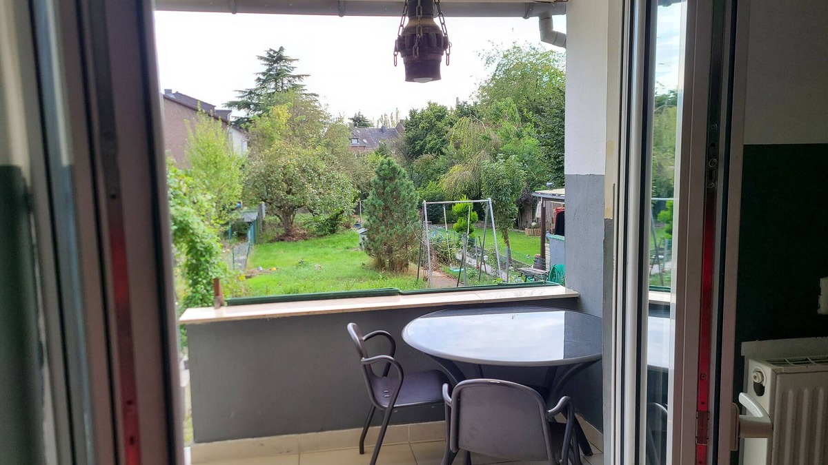 Birkesdorf House | Holiday Home 'Ihr Zuhause Auf Zeit' with Private Terrace, Balcony and Wi-Fi